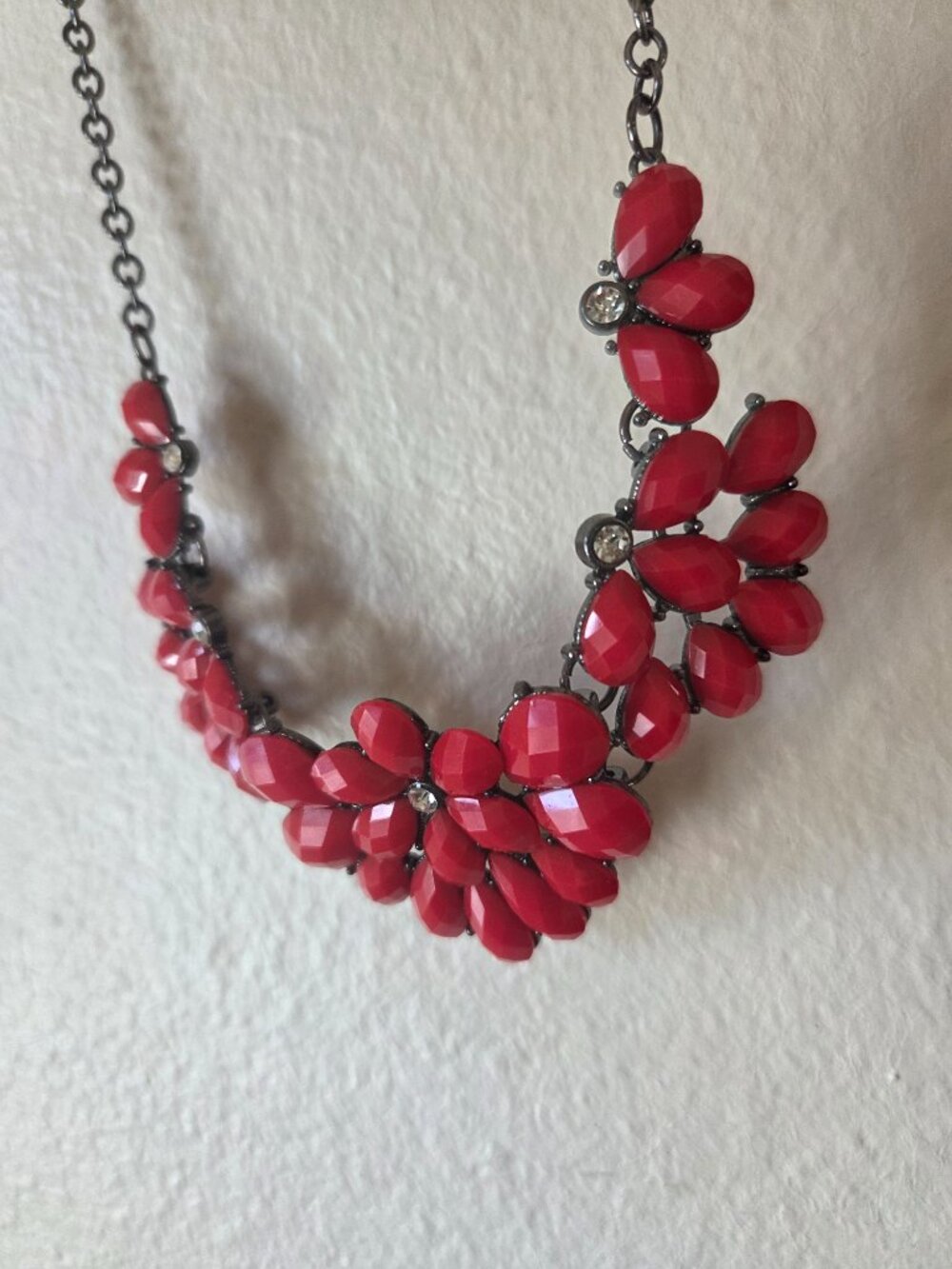 Red Faceted Floral Statement Necklace - Picture 5 of 5
